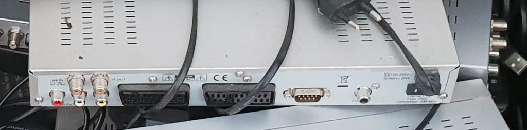 E-Gerät mit Kennzeichen "Durgestrichene Tonne"