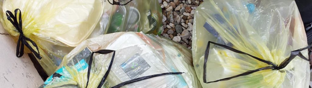 Drei Gelbe Säcke, voll mit Leichtverpackungen
