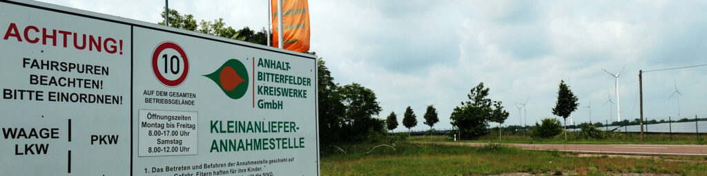 Foto: Hinweisschild an der Einfahrt zur ABIKW Ndl. Zerbst