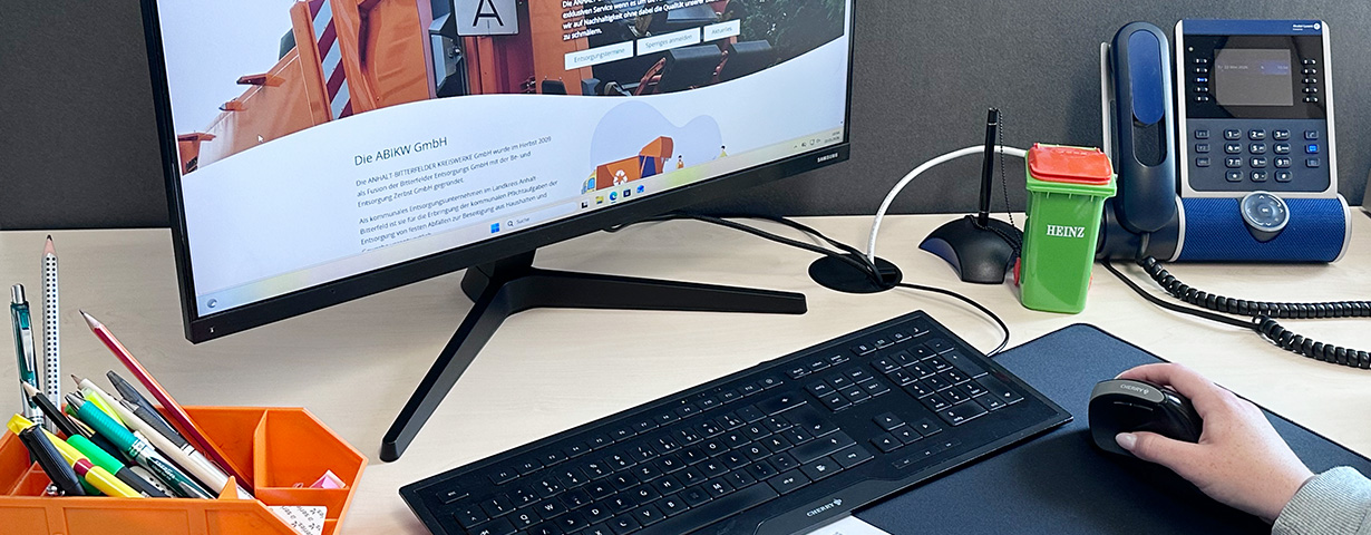 Foto: Blick auf den Arbeitsplatz im Kundenbüro